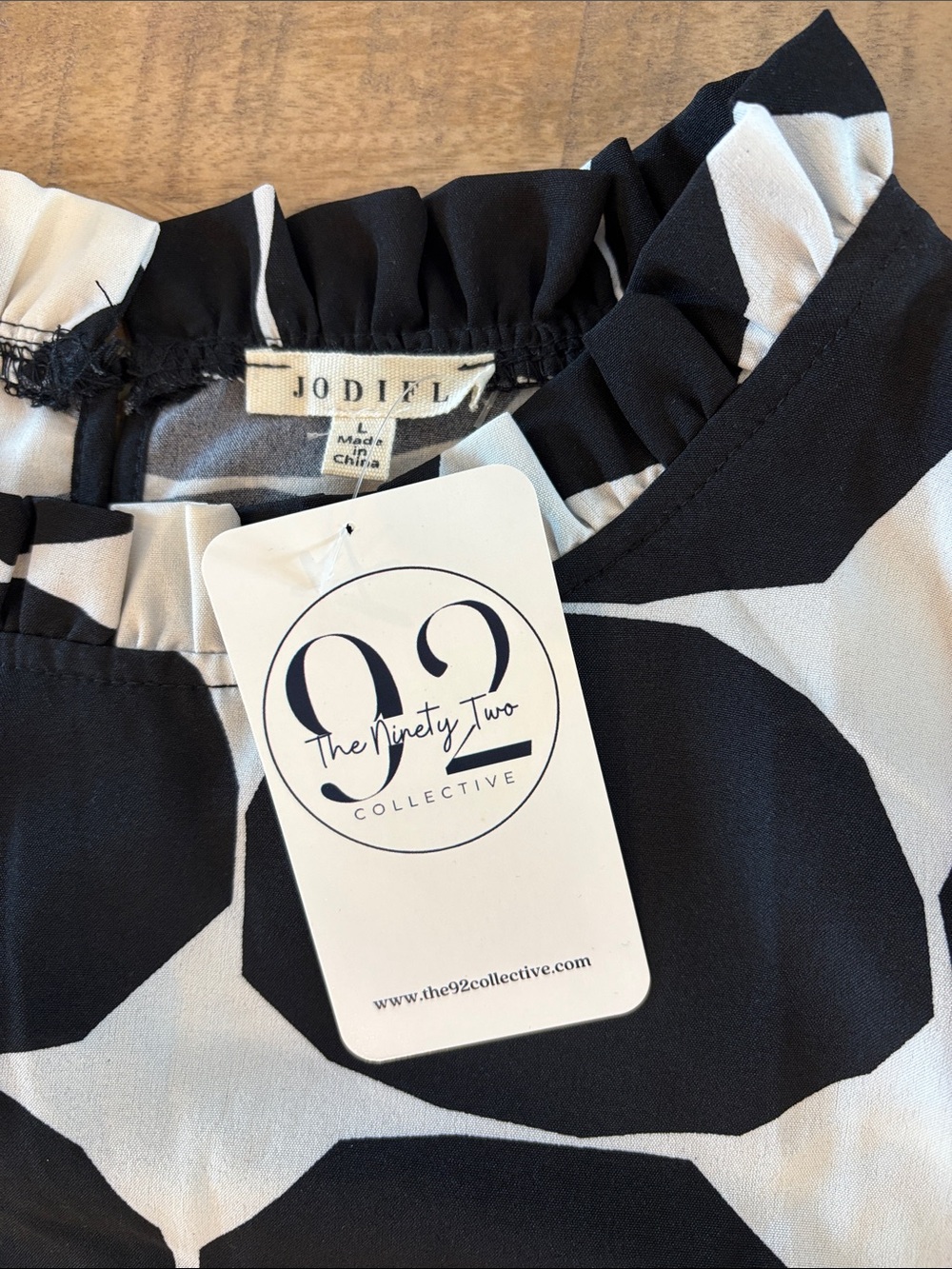 JODIFL Polkadot Ruffle Trim Blouse Top Large NWT $48 Black & White Boutique - Picture 4 of 6